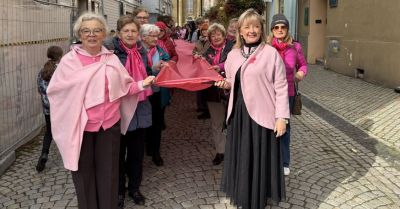 Różową wstążkę rozwiną przed ratuszem 13 października